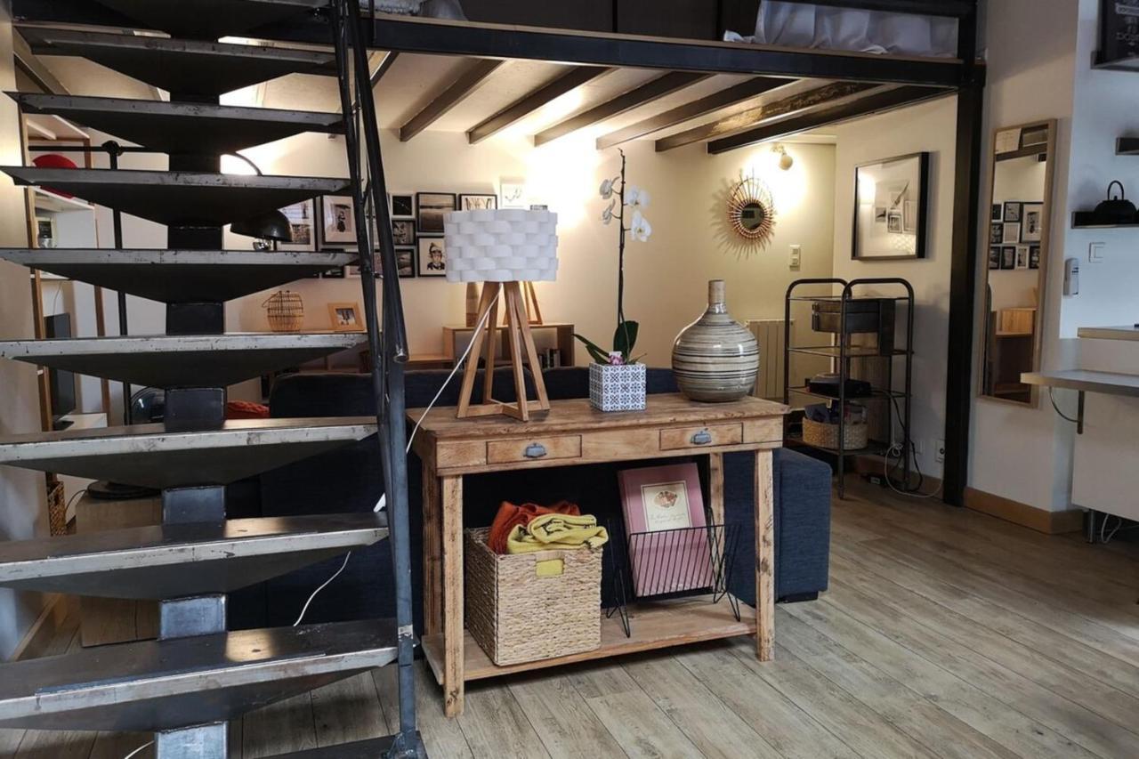 Authentic Loft With Mezzanine & Exposed Stones Heart Of Apartamento Lyon